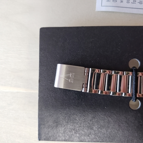 Avon Watch Women Silver Gold Tone Round Dial 24mm New Battery Adj Band 8" - Picture 3 of 7